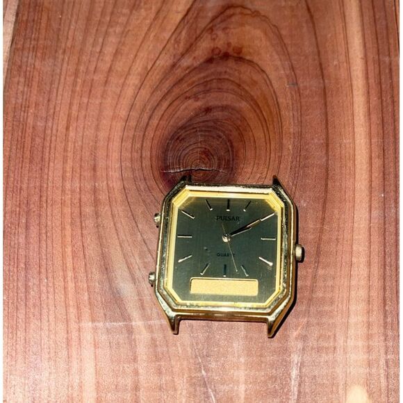 Vtg Pulsar Tank Watch Men Gold Tone PARTS REPAIR Digital Analog 29mm V011-5070 - Picture 4 of 5